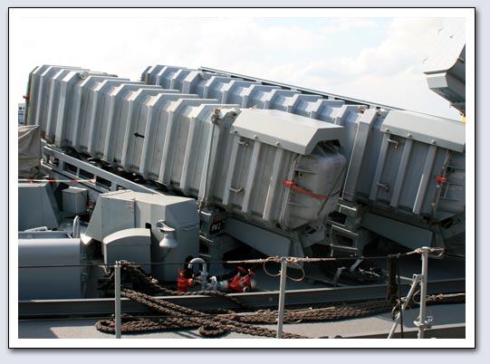 FK-Container I und III, auf einem 143A Schnellboot